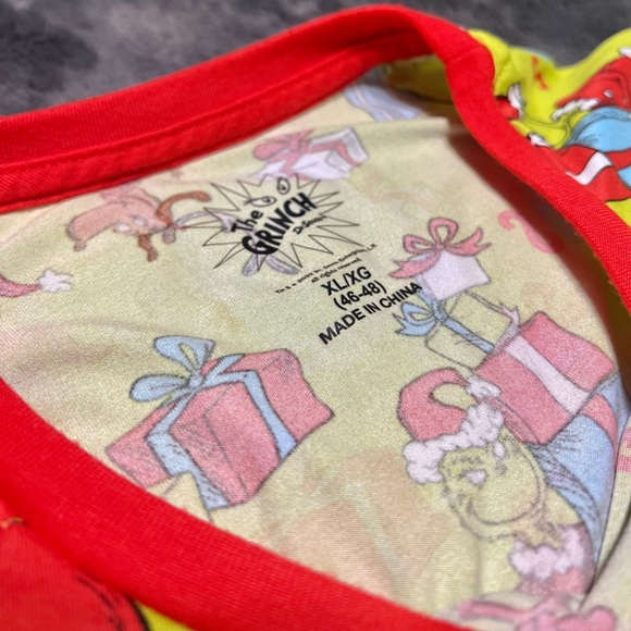 🌻Men’s Grinch PJ set.🌻 - Picture 2 of 3
